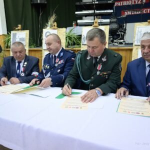 Zdjęcie przedstawia uczestników obchodów Światowego Dnia Sybiraka