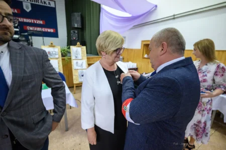 Zdjęcie przedstawia uczestników obchodów Światowego Dnia Sybiraka