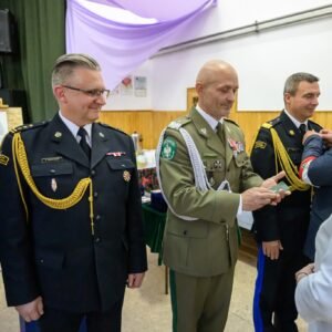 Zdjęcie przedstawia uczestników obchodów Światowego Dnia Sybiraka