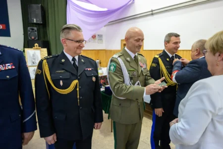 Zdjęcie przedstawia uczestników obchodów Światowego Dnia Sybiraka