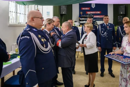 Zdjęcie przedstawia uczestników obchodów Światowego Dnia Sybiraka