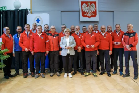 Uczestnicy obchodów z okazji Dnia Ratownika Górskiego