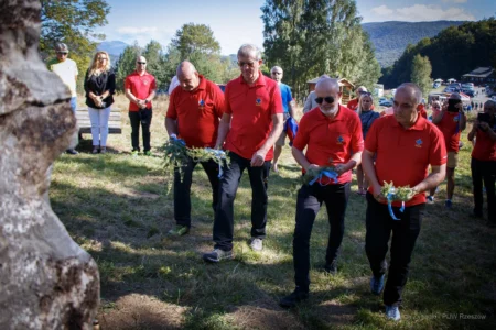 Uczestnicy obchodów z okazji Dnia Ratownika Górskiego