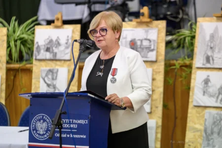 Zdjęcie przedstawia uczestników obchodów Światowego Dnia Sybiraka