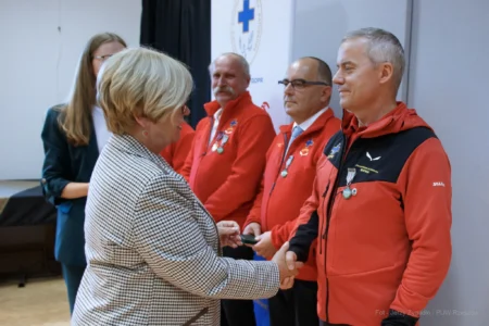 Uczestnicy obchodów z okazji Dnia Ratownika Górskiego