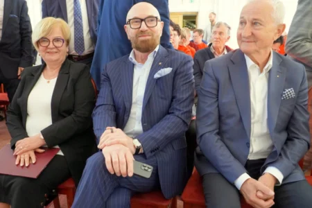 Zdjęcie przedstawia uczestników gali Lodołamacze