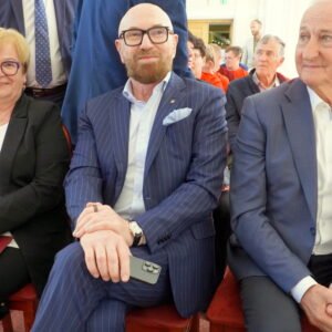 Zdjęcie przedstawia uczestników gali Lodołamacze