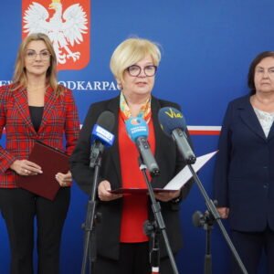 Zdjęcie przedstawia uczestników I Podkarpackiego Forum Rad Seniorów