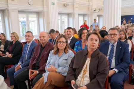 Zdjęcie przedstawia uczestników gali Lodołamacze