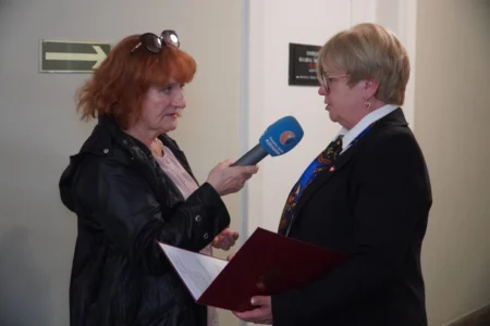 Zdjęcie przedstawia uczestników konferencji prasowej