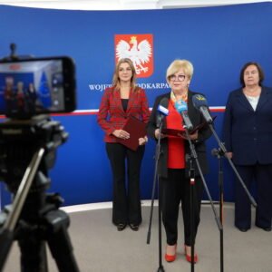 Zdjęcie przedstawia uczestników I Podkarpackiego Forum Rad Seniorów