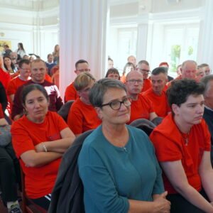 Zdjęcie przedstawia uczestników gali Lodołamacze