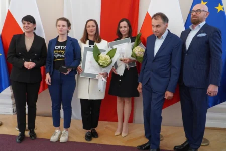 Zdjęcie przedstawia uczestników gali Lodołamacze