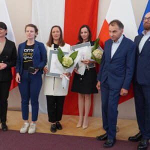 Zdjęcie przedstawia uczestników gali Lodołamacze