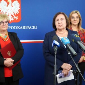 Zdjęcie przedstawia uczestników I Podkarpackiego Forum Rad Seniorów