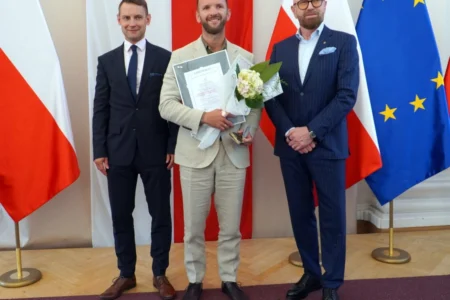 Zdjęcie przedstawia uczestników gali Lodołamacze