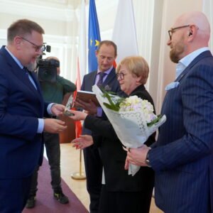 Zdjęcie przedstawia uczestników gali Lodołamacze