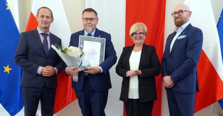 Zdjęcie przedstawia uczestników gali Lodołamacze