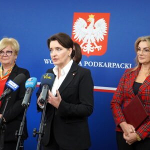 Zdjęcie przedstawia uczestników I Podkarpackiego Forum Rad Seniorów