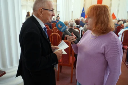 Zdjęcie przedstawia uczestników forum rad seniorów