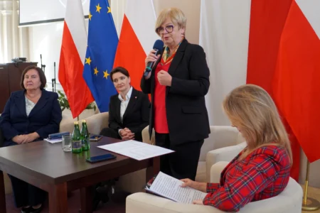 Zdjęcie przedstawia uczestników forum rad seniorów