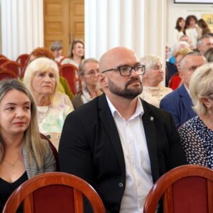 Zdjęcie przedstawia uczestników I Podkarpackiego Forum Rad Seniorów