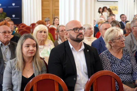 Zdjęcie przedstawia uczestników forum rad seniorów