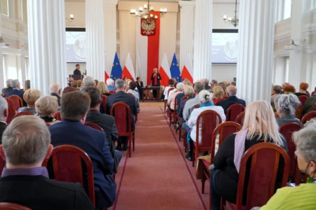 Zdjęcie przedstawia uczestników forum rad seniorów