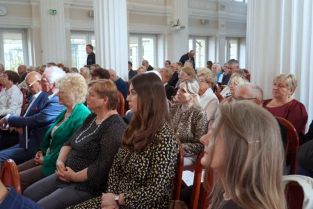 Zdjęcie przedstawia uczestników forum rad seniorów