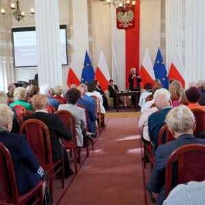 Zdjęcie przedstawia uczestników I Podkarpackiego Forum Rad Seniorów
