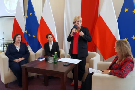 Zdjęcie przedstawia uczestników forum rad seniorów