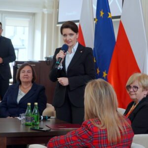 Zdjęcie przedstawia uczestników I Podkarpackiego Forum Rad Seniorów