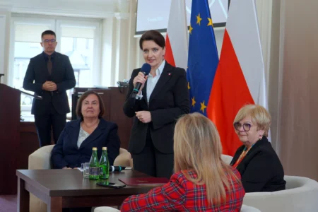 Zdjęcie przedstawia uczestników forum rad seniorów