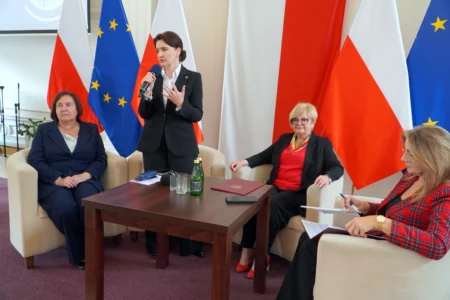 Zdjęcie przedstawia uczestników forum rad seniorów