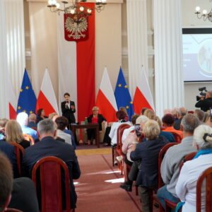 Zdjęcie przedstawia uczestników I Podkarpackiego Forum Rad Seniorów