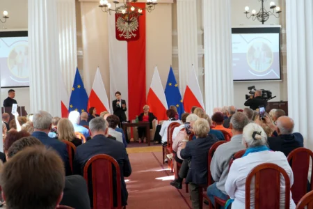 Zdjęcie przedstawia uczestników forum rad seniorów