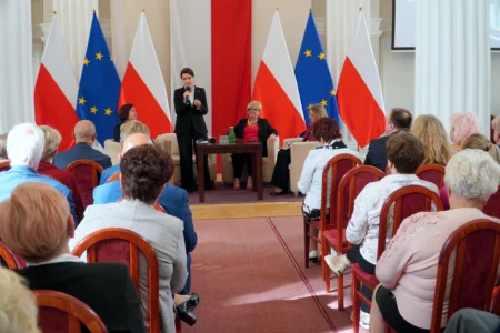 Zdjęcie przedstawia uczestników forum rad seniorów