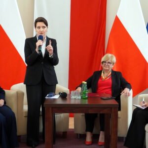 Zdjęcie przedstawia uczestników I Podkarpackiego Forum Rad Seniorów