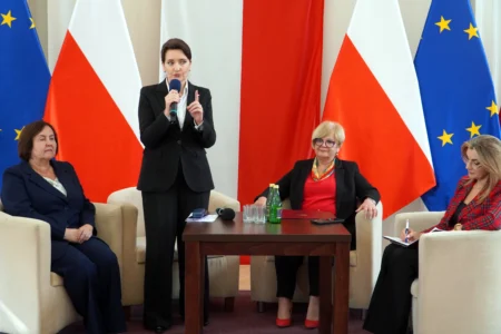 Zdjęcie przedstawia uczestników forum rad seniorów