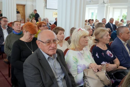 Zdjęcie przedstawia uczestników forum rad seniorów