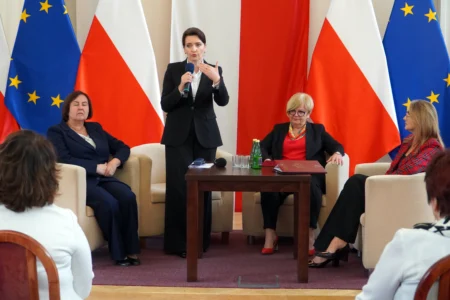 Zdjęcie przedstawia uczestników forum rad seniorów