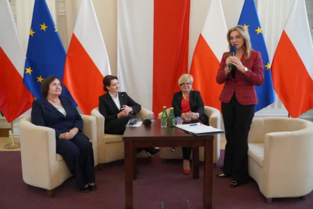 Zdjęcie przedstawia uczestników forum rad seniorów