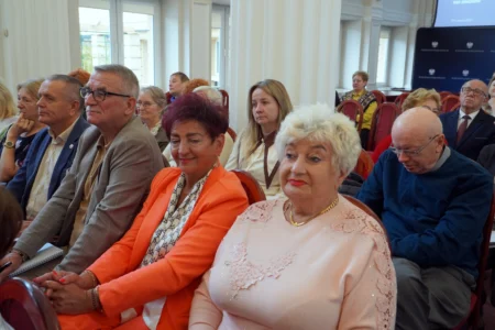 Zdjęcie przedstawia uczestników forum rad seniorów