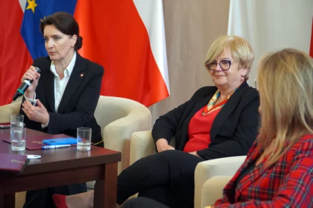 Zdjęcie przedstawia uczestników forum rad seniorów