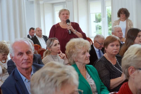 Zdjęcie przedstawia uczestników forum rad seniorów