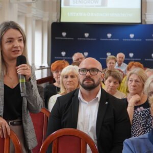Zdjęcie przedstawia uczestników I Podkarpackiego Forum Rad Seniorów