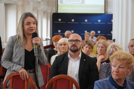Zdjęcie przedstawia uczestników forum rad seniorów