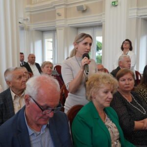 Zdjęcie przedstawia uczestników I Podkarpackiego Forum Rad Seniorów