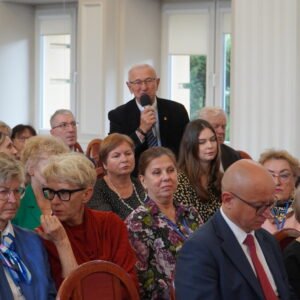 Zdjęcie przedstawia uczestników I Podkarpackiego Forum Rad Seniorów