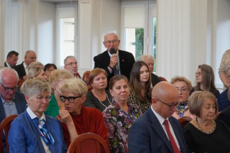 Zdjęcie przedstawia uczestników forum rad seniorów